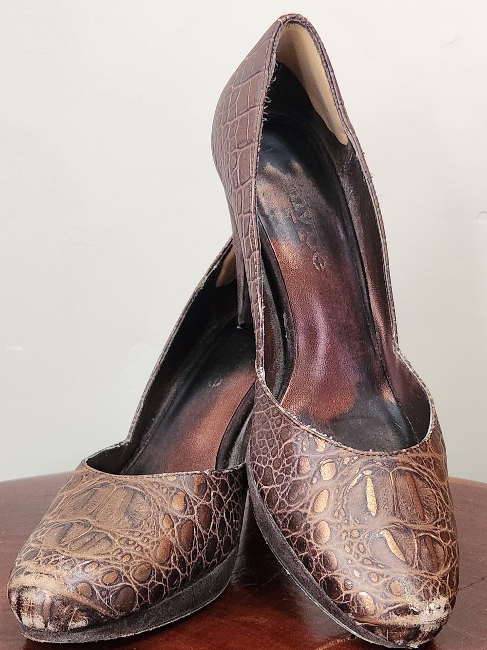 Hype Brown Croc-Embossed Pumps